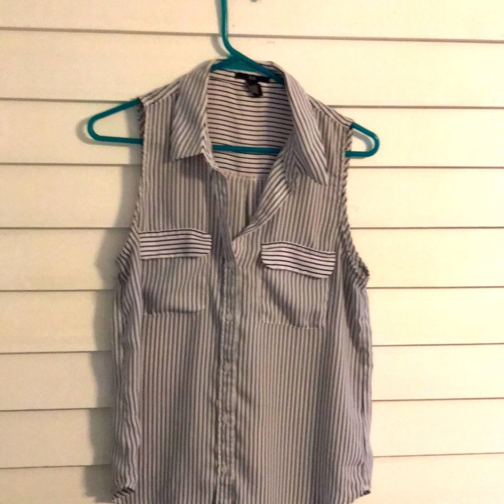 XXI Forever Sleeveless Button Down Blouse  S